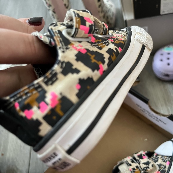 Toddler cheetah converse 3c - Picture 3 of 5